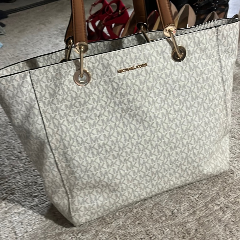Large white leather Michael Kors handbag.